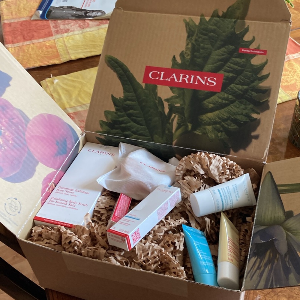 Clarins Exfoliate 7 Pc Set - Picture 8 of 11